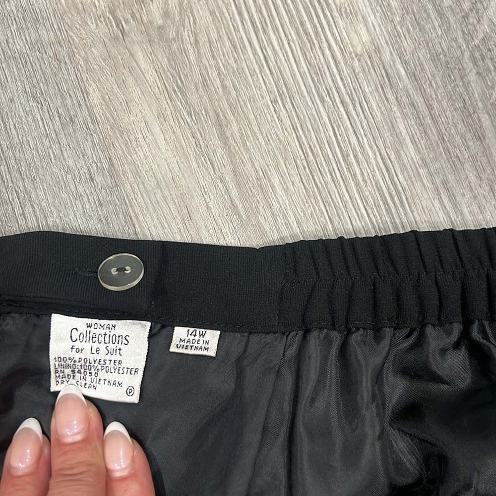 Le Suit Collection pleated skirt, EUC - Picture 4 of 4